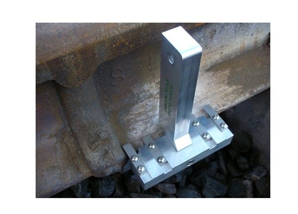 Gauge can be positioned either side of the weld as required