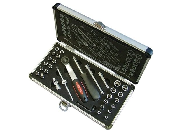 URLT/013847 Socket and bit set (33 pc)