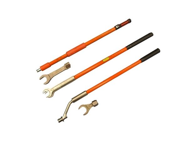 Insulated Tool Kit for Tightening Hardlock Nuts on Main Adjustable