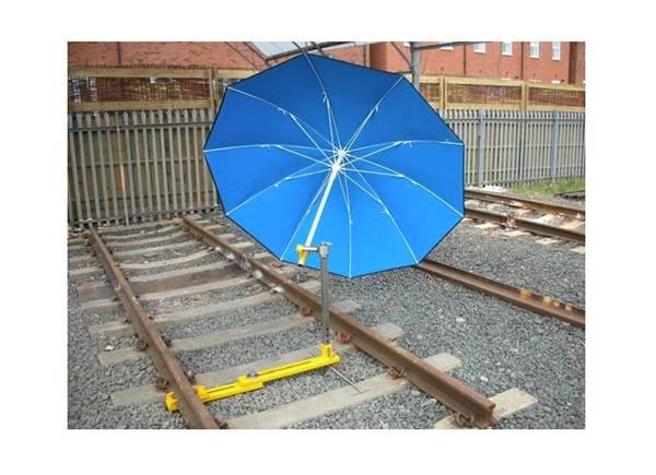 0057/050603 Welders' non-conductive umbrella and umbrella support clamp